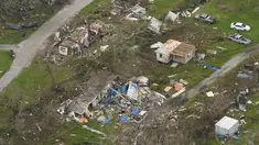 Sisa-sisa rumah yang hancur terlihat setelah Badai Ida di Lafitte, La (6/9/2021). Badai Ida telah sepekan melanda Amerika Serikat (AS) yang mengakibatkan Kendaraan hingga bangunan seperti rumah hancur. (AP Photo/Matt Slocum)