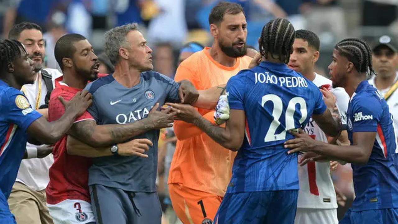 Pelatih PSG Luis Enrique Klarifikasi Insiden dengan Joao Pedro