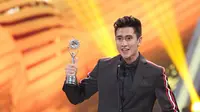 Verrell Bramasta kalahkan 4 cowok ganteng lainnya di SCTV Awards 2017 (Foto: Herman Zakharia)