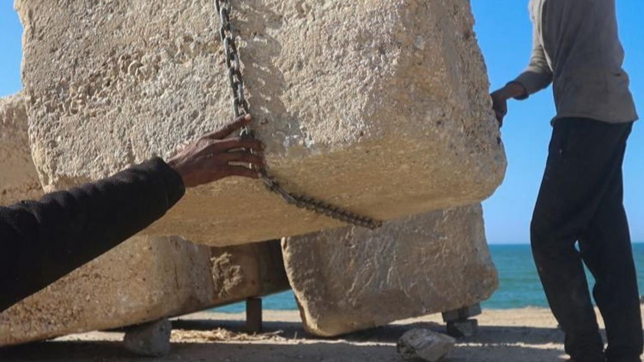 FOTO: Dermaga untuk Penyaluran Bantuan Kemanusiaan yang Dibangun Atas Perintah Presiden AS Joe Biden Mulai Didirikan di Pantai Gaza