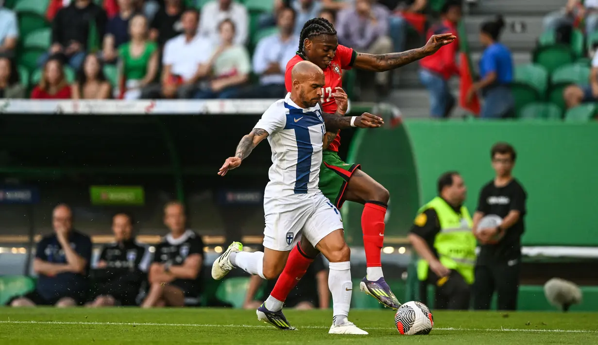 Kemenangan 4-2 ini jadi modal apik Portugal untuk menghadapi satu laga uji coba lagi, sebelum bertolak ke Jerman untuk bersiap menjalani turnamen Euro 2024. (PATRICIA DE MELO MOREIRA / AFP)