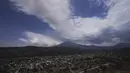 Aktivitas gunung berapi tersebut meningkat selama seminggu terakhir. (AP Photo/Marco Ugarte)