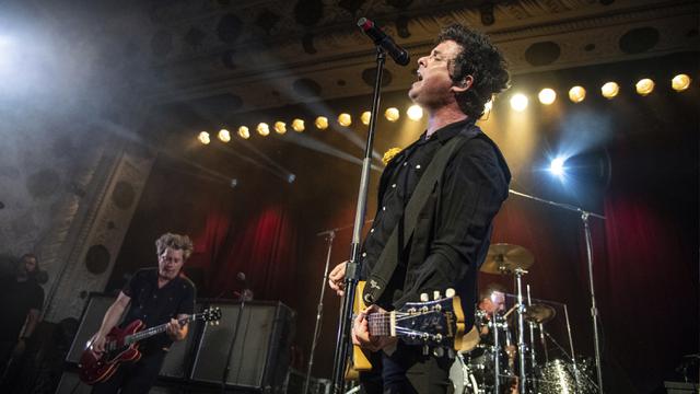 Green Day Kembali ke Akar Punk Rock dengan Tampil di Pertunjukan Kecil