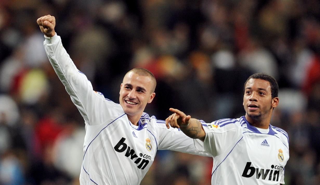 1. Fabio Cannavaro - Postur pendek sebagai bek tak membuat Canna patah arang. Cannavaro mampu membawa Italia keluar sebagai juara usai membungkam Prancis di final Piala Dunia 2006. (AFP/Javier Soriano)