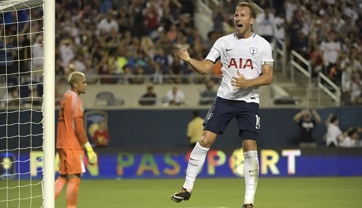 Penyerang Tottenham, Harry Kane bisa menjadi kandidat top scorer pada musim 2017-2018, Musim 2016-2017 Kane berhasil tampil apik dengan 30 penampilnan dan mencetak 29 gol di Premier League. (Phelan Ebenhack/AP Images for International Champions Cup)