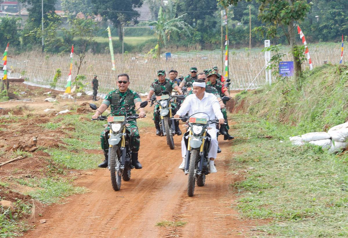 FOTO: Kasad Jenderal Maruli Panen Raya di Gunung Hejo, Dorong Ketahanan Pangan Lewat Agroforestry