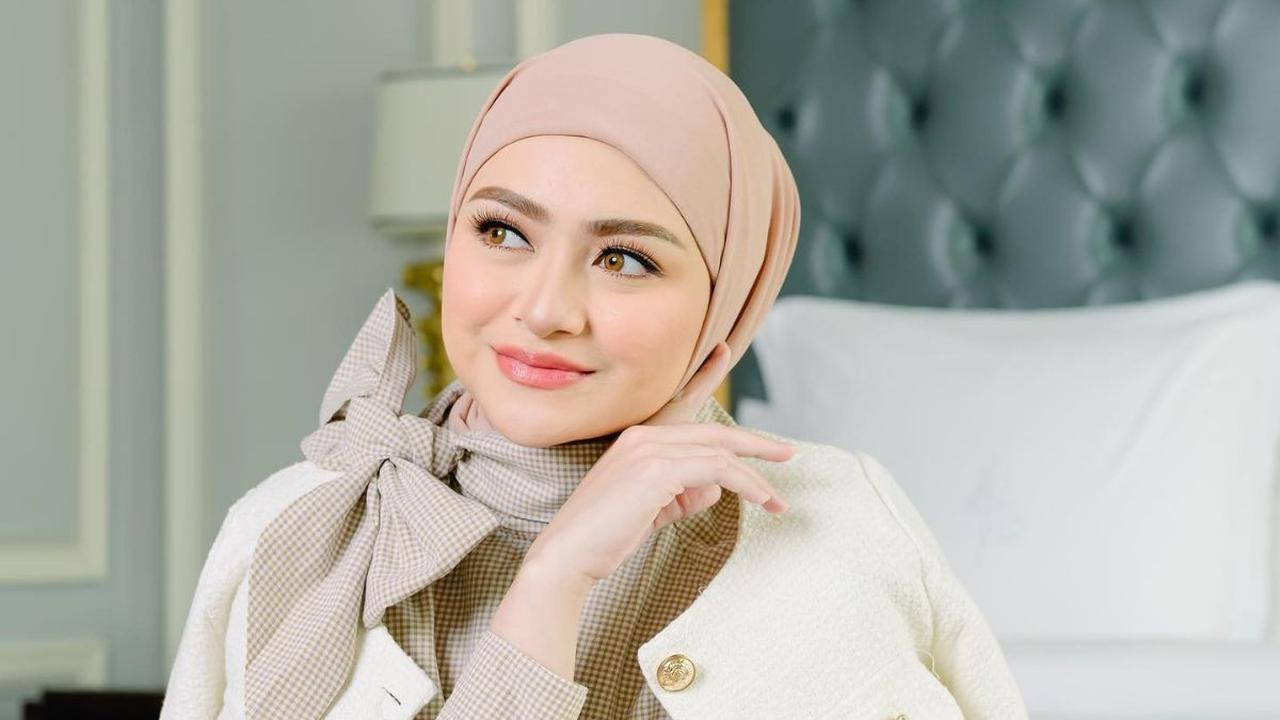 Tak sedikit netizen yang mendoakan Nathalie Holscher kembali tampil berhijab.