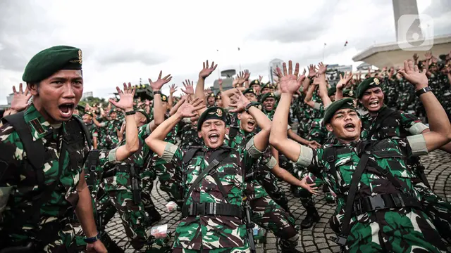 FOTO: Jenderal Dudung Tinjau Kesiapan Pasukan Usai Apel di Monas