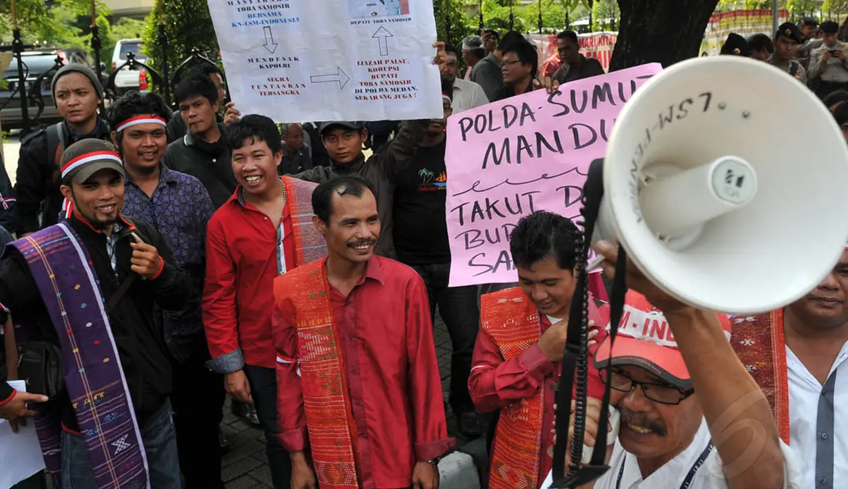 Dalam aksinya, mereka menuntut Mabes Polri segera menangkap Marzuki Alie dan Jhonny Allen, Selasa (29/4/14). (Liputan6.com/Johan Tallo)