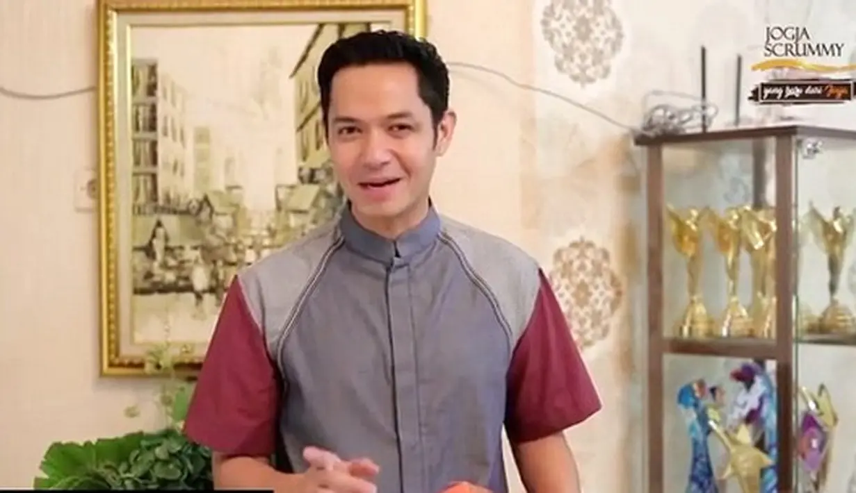 Seringnya terlibat bereng, ayah satu anak itu mengaku tidak lagi mengalami kesulitan. Apalagi, ia melihat pemeran Rumana dalam sinetron Tukang Bubur Naik Haji itu artis hebat dan profesional. (Isntagram/dude2harlino)