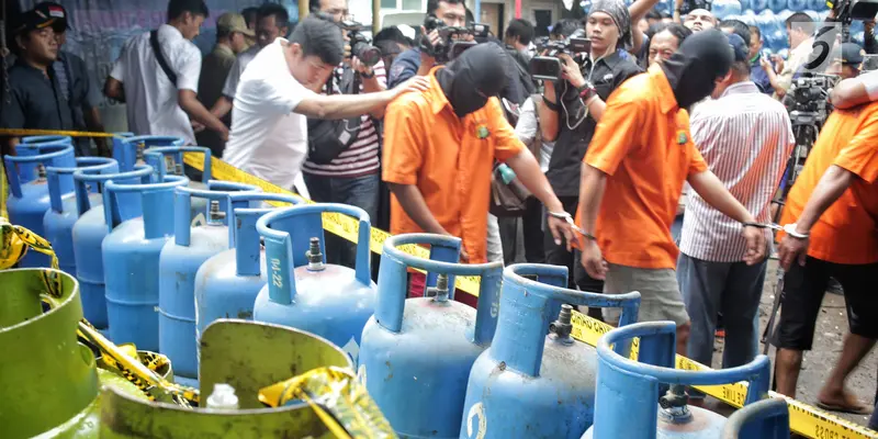 Polisi Bongkar Praktik LPG Oplosan di Cipayung