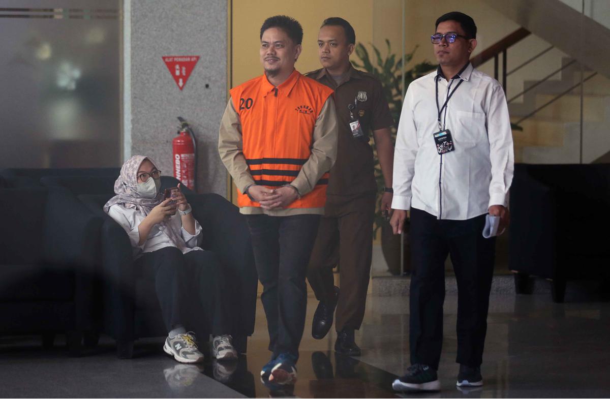 FOTO: Bupati Nonaktif Kolaka Timur Abdul Aziz Jalani Pemeriksaan KPK Terkait Korupsi RSUD
