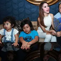 Giring Nidji dan Cynthia Riza. (Deki Prayoga/Bintang.com)