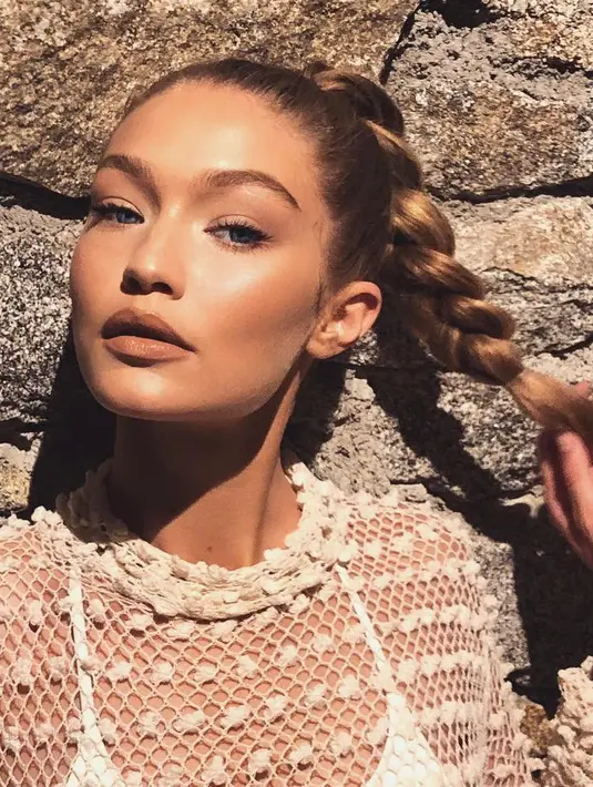 Hal tersebut membuat Gigi akhirnya angkat bicara untuk merespon energi negatif yang disebarkan oleh akun nstagram itu. (instagram/gigihadid)