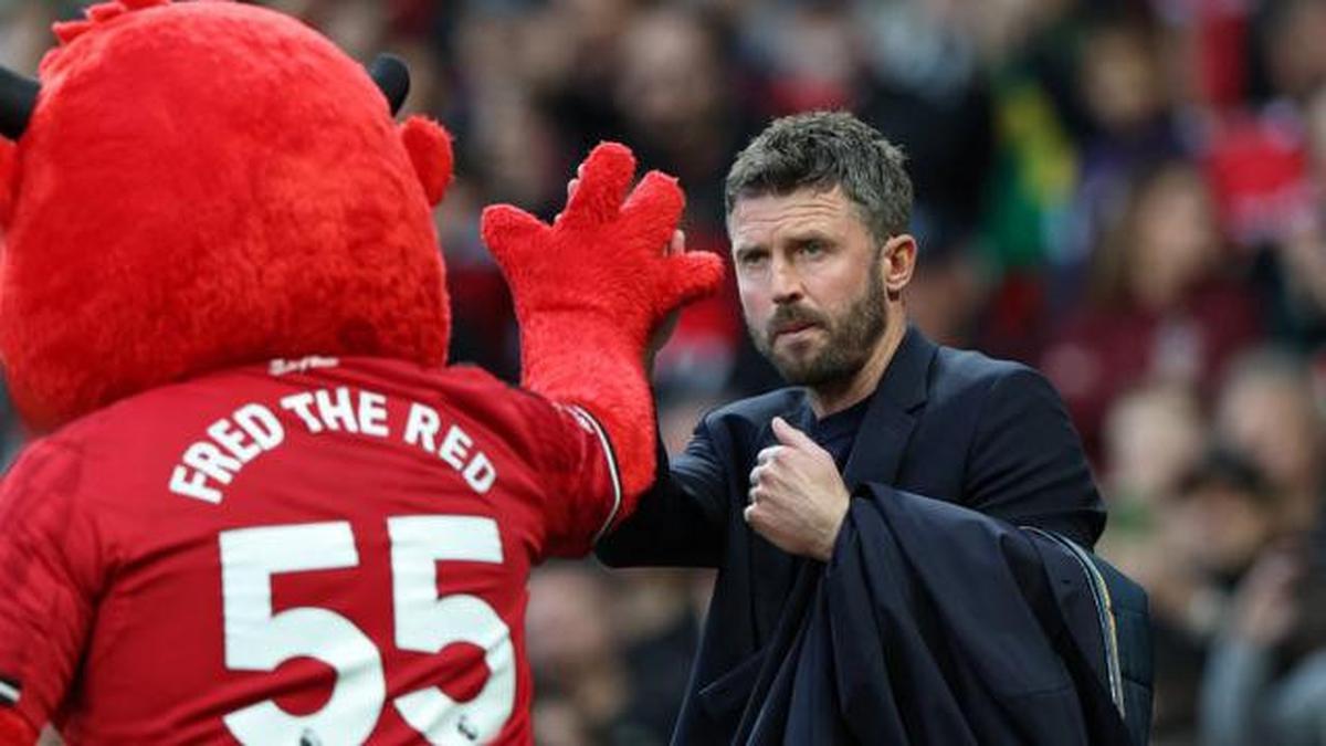 Michael Carrick Santai soal Rumor Manajer Baru MU