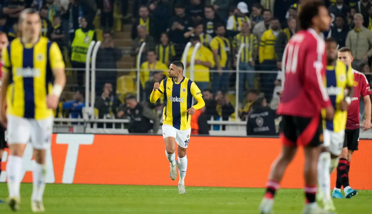 Fenerbahce berhasil menyamakan kedudukan melalui gol Youssef En-Nesyri pada menit ke-49. (AP Photo/Francisco Seco)