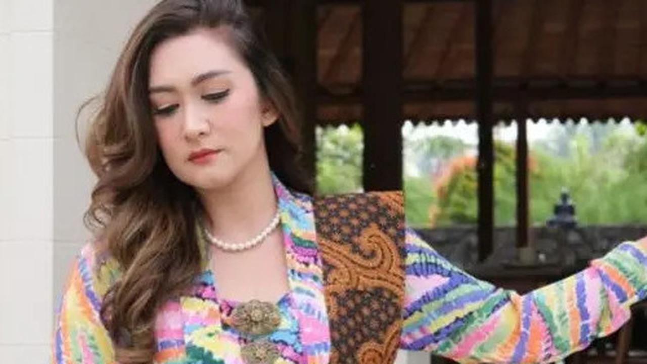 5 Rutinitas Skincare Malam Nafa Urbach Ini Bikin Wajah Kencang di Usia 40-an, Tanpa Operasi Plastik