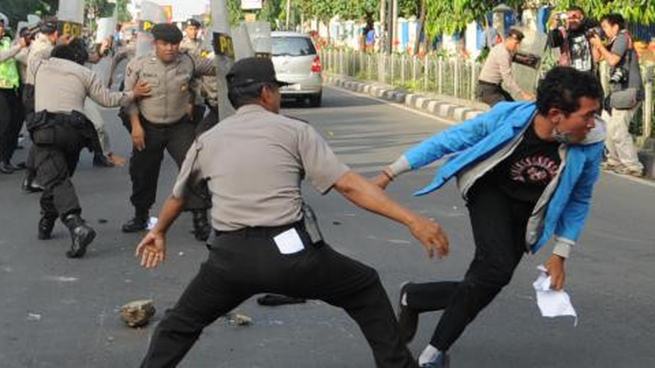 53 Orang jadi tersangka bentrok di Salemba