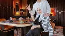 Tampil maskulin, Reino Barack mengenakan boots kulit [instagram/princessyahrini]