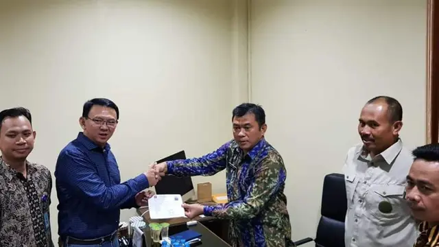 Ahok saat mengurus administrasi bebas murni di Mako Brimob, Depok.h