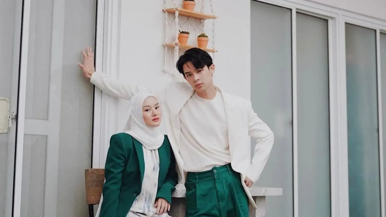 Foto mesra Dinda Hauw dan Rey Mbayang tanpa bersentuhan