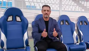 Marcos Santos, pelatih Arema FC di BRI Super League 2025/2026 asal Brasil. (Dok. ileague.id)