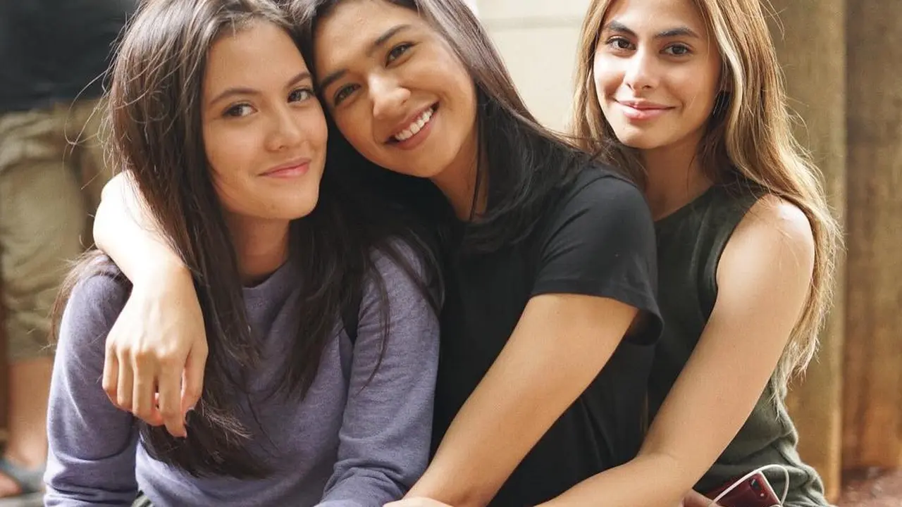 [Bintang] Cantiknya Mikha Tambayong, Marsha Aruan dan Valerie Thomas, Persahabatan Beda Paras Wajah yang Sama-sama Flawless