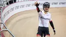 Pebalap sepeda Jepang, Eiya Hashimoto melakukan selebrasi setelah memenangkan nomor elimination race putra UCI Track Nation Cup 2023 di Jakarta International Velodrome, Rawamangun, Jakarta, Jumat (24/2/2023). (Bola.com/Bagaskara Lazuardi)