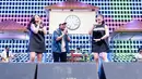 Keduanya bernyanyi dengan ceria dan memukau para pengunjung.  [Foto: Instagram/ Dea Ananda]