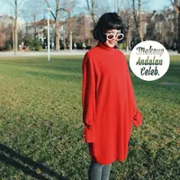 Bergaya vintage dengan nuansa yang modern lebih maksimal dengan pengaplikasian lipstik merah ini. (Sumber foto: andienaisyah/instagram)