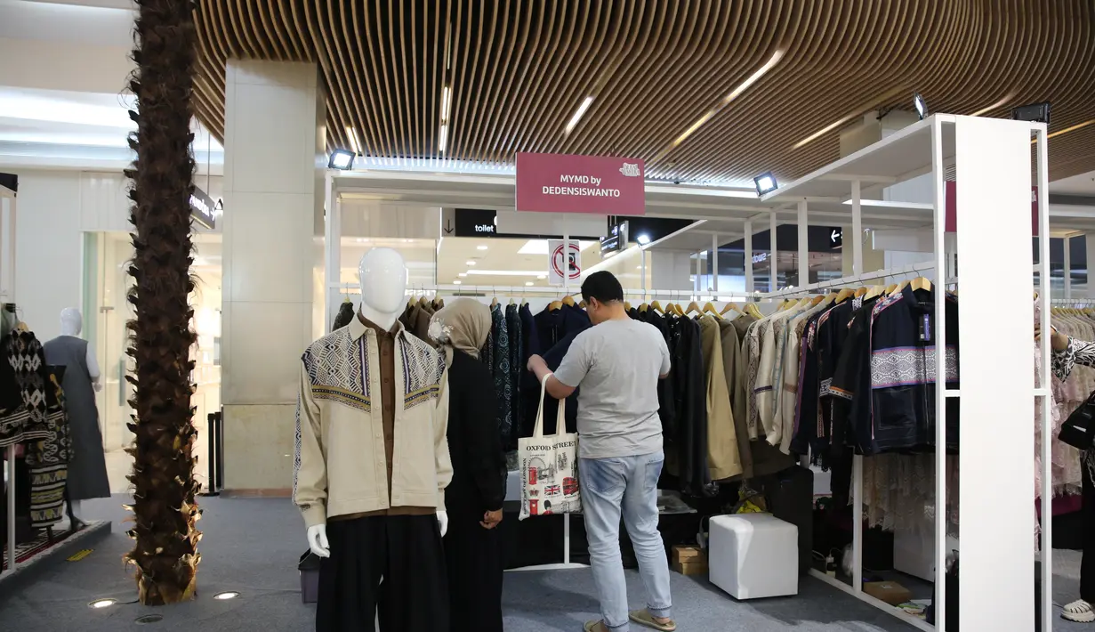 Ciri khas MYMD ialah memiliki potongan oversize dan all size. Hal ini memungkinkan untuk mudah dipadukannya dengan item pakaian lainnya. [Adrian/Fimela]