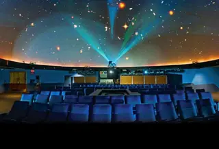 Planetarium merupakan tempat terbaik jika ingin menyaksikan gerhana bulan dengan jelas (Sumber foto: Unitypalmbeach.com)