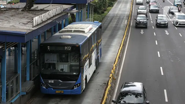 Jakarta Tarik Rem Darurat, Ganjil Genap Ditiadakan dan Transportasi Umum Dibatasi