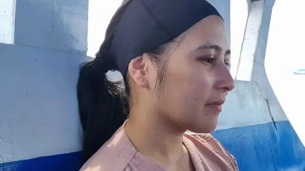 6 Tampilan Wajah Prilly Latuconsina Tanpa Makeup Perlihatkan Freckless saat Diving Date Bersama Omara, Romantis Berpelukan di Bawah Laut