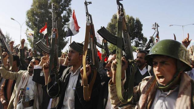 <span>Militan Houthi menguasai Hodeidah yang menjadi pelabuhan utama di Yaman (AP Photo)</span>