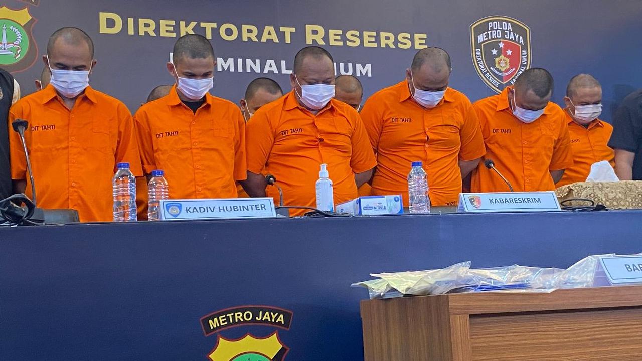 Polisi telah menetapkan 12 tersangka dalam kasus ini. Salah satu tersangka merupakan anggota polisi berinisial Aipda M.
