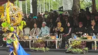 Dibuka dengan Doa Bersama untuk Korban KMP Tunu Pratama Jaya, Banyuwangi Ethno Carnival 2025 Hadirkan Parade Busana Khas Banyuwangi