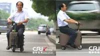 Di tangan seorang petani China, koper bisa 'disulap' menjadi kendaraan