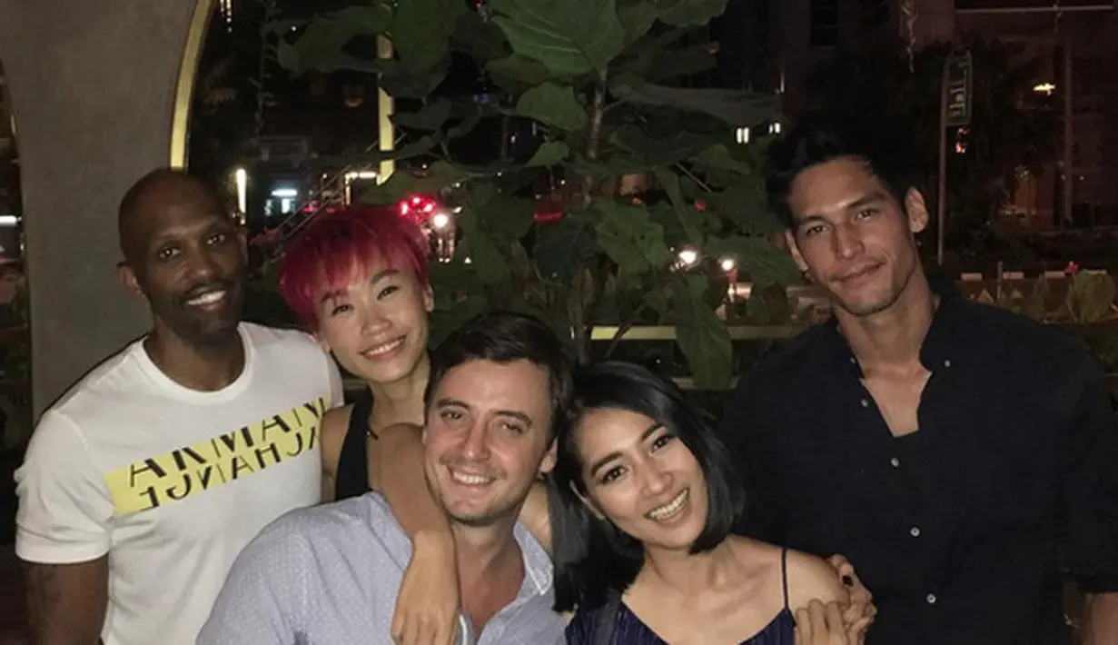 Perempuan 29 tahun itu merasakan lebih nyaman dengan bule tersebut. Banyaknya perbedaan, membuatnya dengan pria berkebangsaan Prancis itu menjadi menarik. Membuatnya seru dan banyak mendapatkan sesuatu yang baru. (Instagram/nikenanjanii)