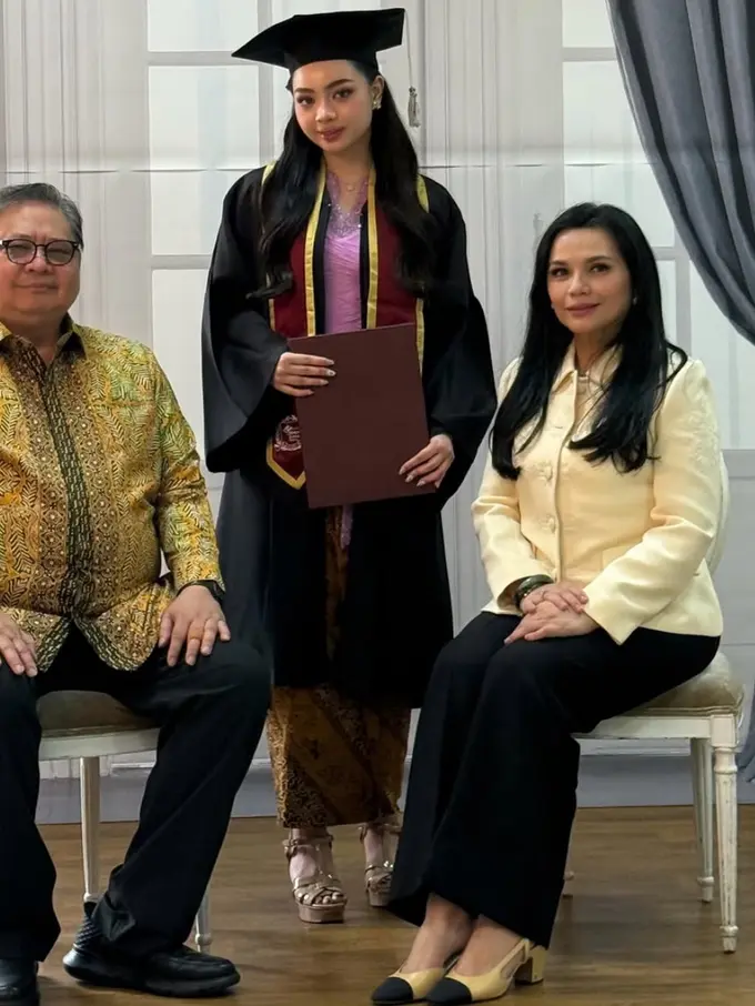Pesona Anggun Putri Airlangga Hartanto dan Yanti Airlangga. [@yanti.airlangga]