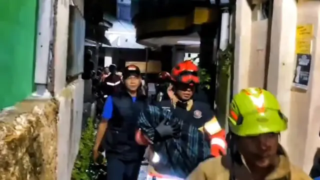 Kebakaran melanda sebuah kontrakan di Kampung Babakan Sirna, Bogor, menewaskan seorang bayi.