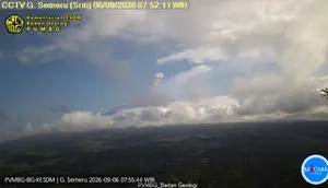 Gunung Semeru Erupsi Minggu Pagi, Kolom Abu Capai 1.000 Meter