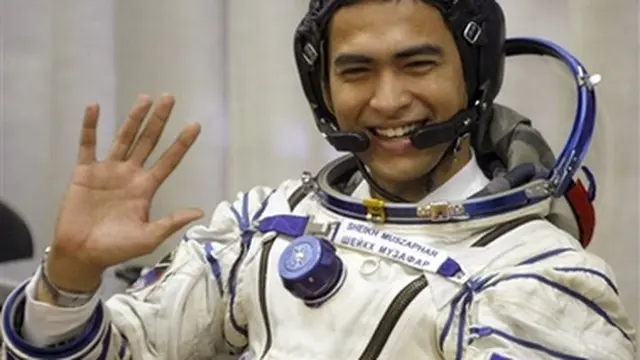 [Bintang] Kisah Astronot yang Tetap Salat Walau Berada di Luar Angkasa