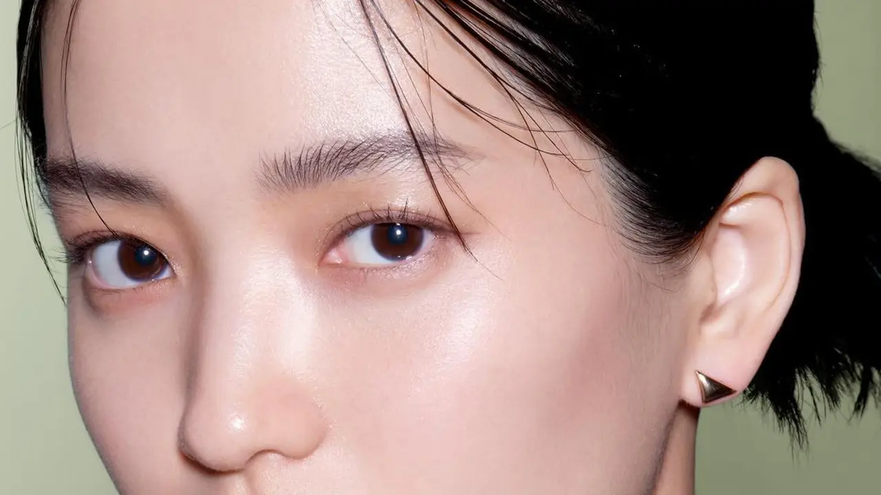 Potret Cantik Unik Kim Tae Ri yang Jadi Brand Ambassador Korea Pertama untuk Prada Beauty