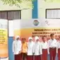 Merliana mengaku gembira ia bisa menggunakan sepatu kesekolah.