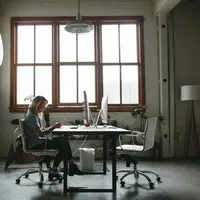 Tak apakah jika terlahir miskin dan berasal dari keluarga yang kurang mampu? | via: glamour.com