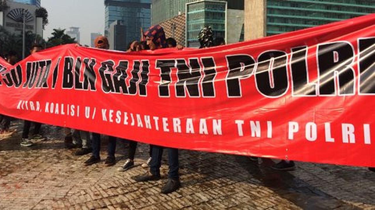 Belasan orang demo minta gaji TNI-Polri naik Rp 50 juta perbulan