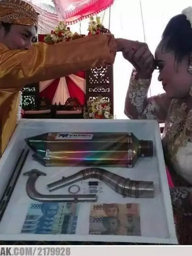 10 Potret Mas Kawin Nyeleneh, Ada Velg Mobil Hingga Kenalpot