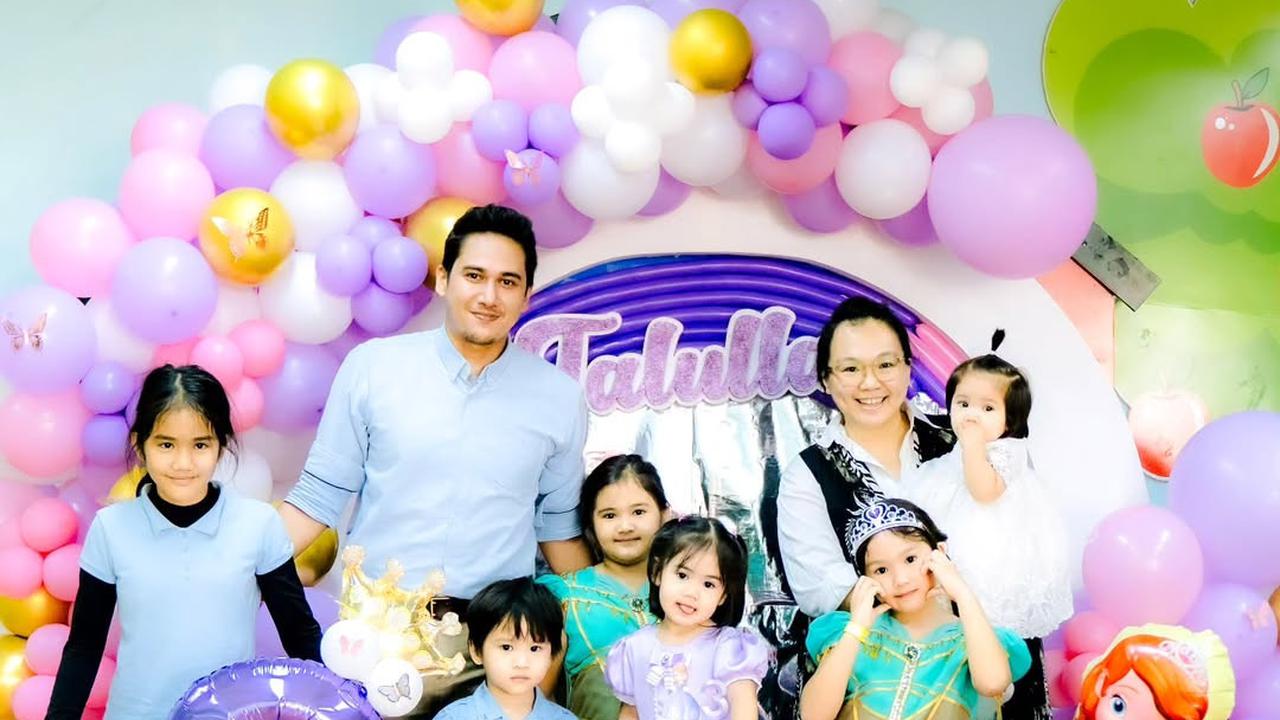 Jarang Tersorot, Ini Potret Keluarga Rama Michael dengan 6 Anak yang Selalu Hangat