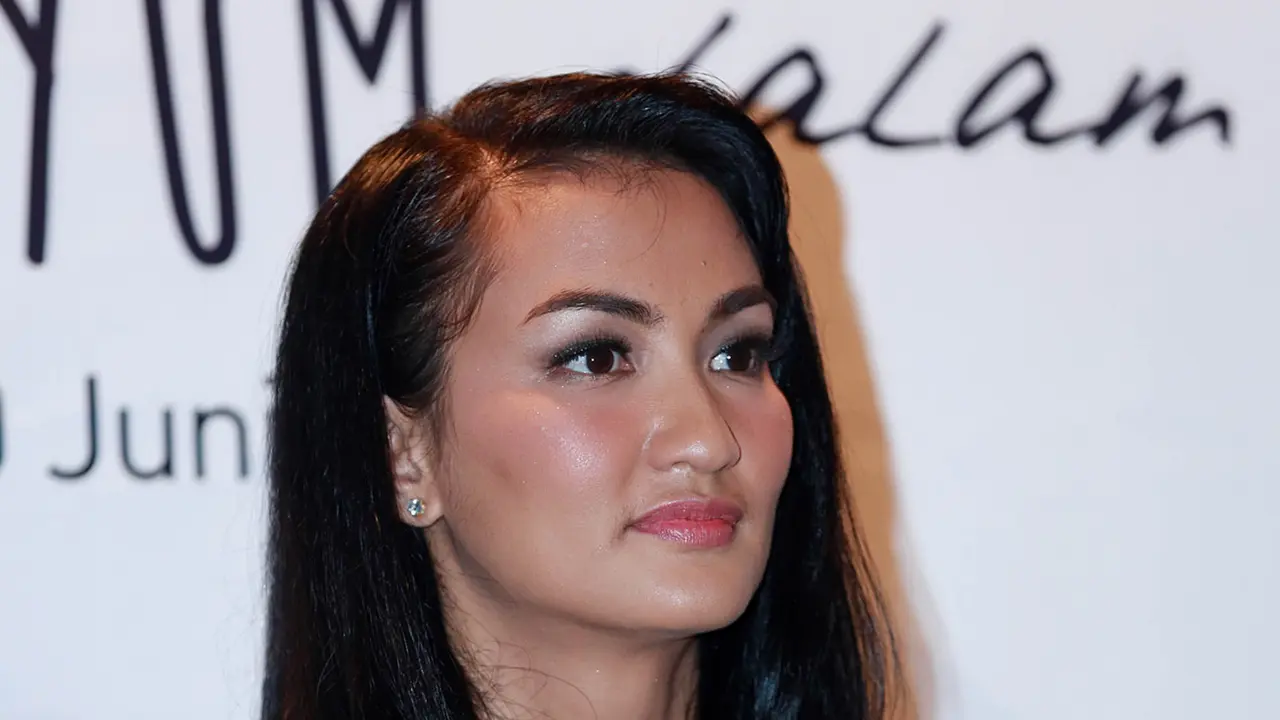 Atiqah Hasiholan